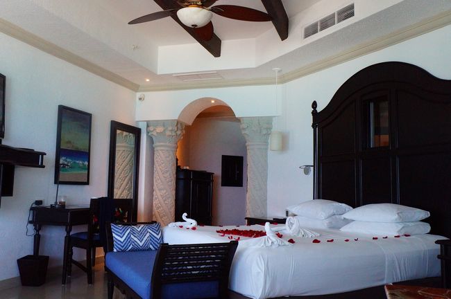 クーラーが付いてるので涼しいけれど、部屋のジャグジーを使うとジメッとするので天井のプロペラを回さないとキツイ。