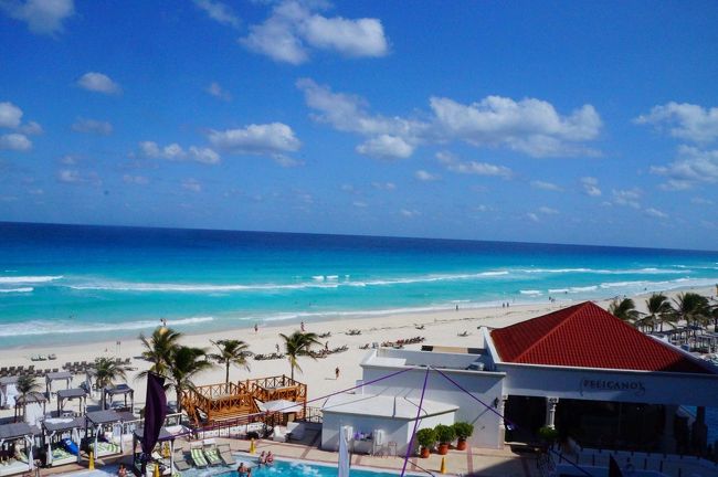 ベランダからビーチを望む