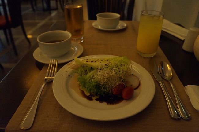 お腹空いたので夕飯。<br />ブッフェスタイルのお店にしました。好きなもの好きなだけ〜