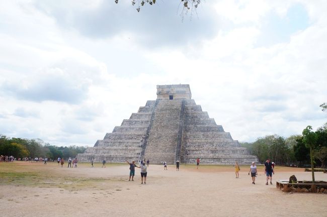 バスに揺られること約２時間。1度訪れたかった場所だったのでテンション上がったー！<br />ガイドさんは、日本人です。歴史についても道中聞かせてくれていたので、予備知識を付けて臨めます。神秘的だなー。