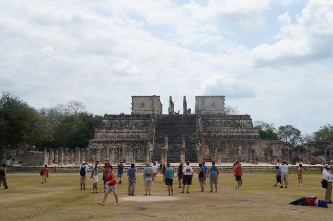 春分、秋分の日には真ん中の日本の柱の間から太陽が登るそう。<br />遺跡の配置も考えられていて、感動するばかりでした。<br />昔の人ってすごいし、本当に自然とか天体とかと共存してたんだなぁと、感じざるを得ません。