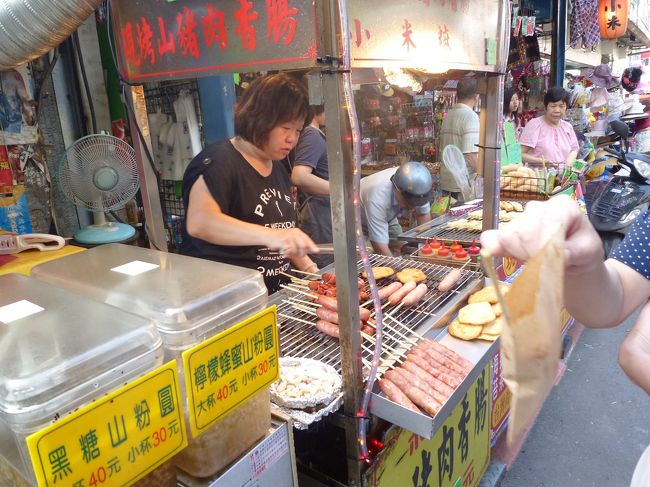 烏来老街を散策<br /><br />屋台を覘きながら