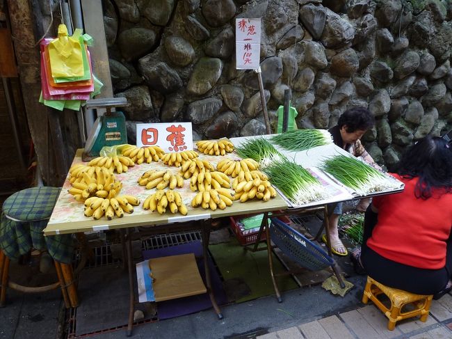 烏来老街を散策<br /><br />地元の食材