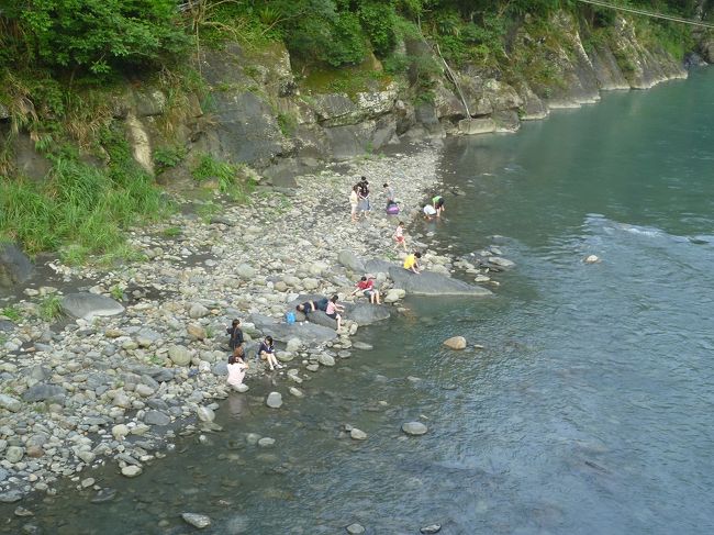 南勢渓<br /><br />河原に降りて、一休み