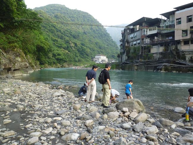 南勢渓<br /><br />河原に降りて、一休み