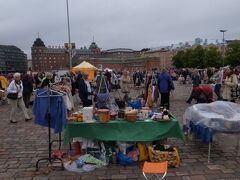 広場へ。出店者はプロ・アマ入り乱れ、という感じでしょうか？