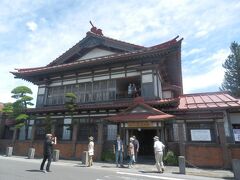 県道2号経由で五所川原市金木町朝日山の斜陽館へ．
太宰治の生家で記念館となっている．
2008年4月以来の訪問．
開館時間8:30〜17:30(夏季)，入館料\500，12月29日休館，駐車場有．