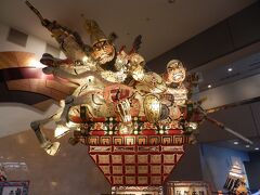 車を止めた市立観光館へ．弘前ねぷたが展示されている．
弘前にもワラッセ，立佞武多の館と同様の展示館ねぷた村があるが行ったことないな．