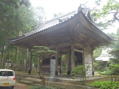 松前藩屋敷から500m程下り，松前町松城の寺町に．
まずは法幢寺．1470年創建，1546年再興，本尊は釈迦如来の曹洞宗寺院．
松前藩主家菩提寺．境内拝観自由．
写真は山門．1838年建造，三間一戸八脚門，入母屋造，本瓦葺．