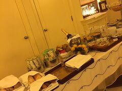 朝食。オレンジジュースもフレッシュもで美味しかった