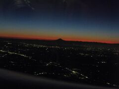 富士山が見えてきました。
日本に帰ってきたー！
