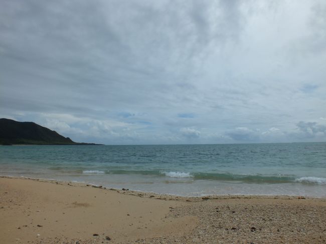 宿の裏にある明石（あかいし）の海に出てみます。<br />天気悪いです。