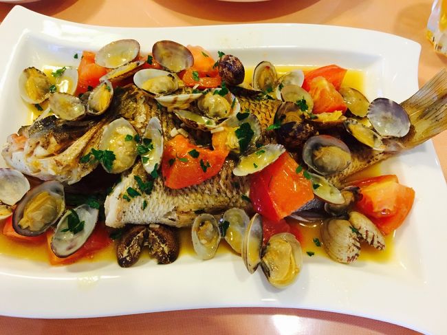 メインのアクアパッツァです。<br />とてもお酒に合うので、請福（泡盛）をロックでお願いします。