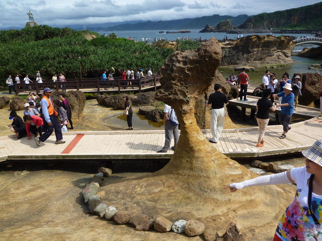 野柳風景特定区<br /><br />有名な女王頭（クィーンズヘッド)