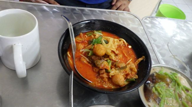 マレー友が食べたのはこの激辛バージョン。<br /><br />唐辛子たっぷり。