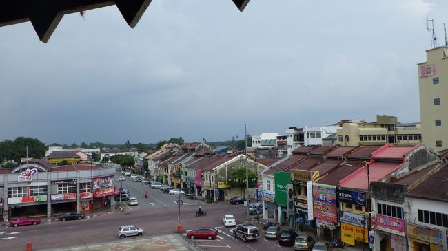 かわいいテロック・インタンの街を眺めます。<br /><br />第二次世界大戦時、マレーシアが日本に占領されていたころは日本軍が灯台兼見張り台に使用していたそうです。