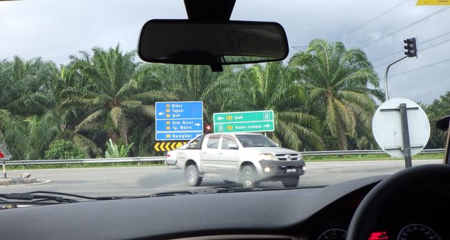 さてそろそろクアラルンプールに戻りますか。<br /><br />薄曇りだったのでそれほど暑くもなく快適なテロック・インタンへの小旅行だったと喜んでいたら・・・