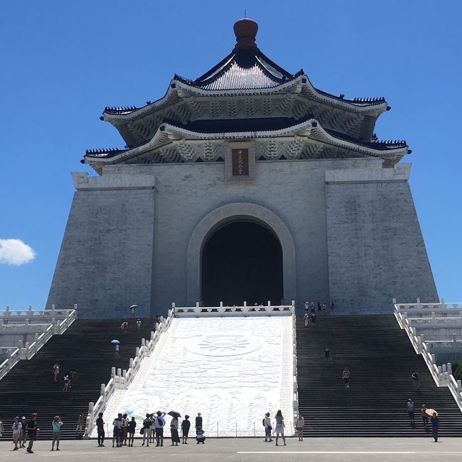 蒋介石が祭られている。<br /><br />本当に大きい・・・・