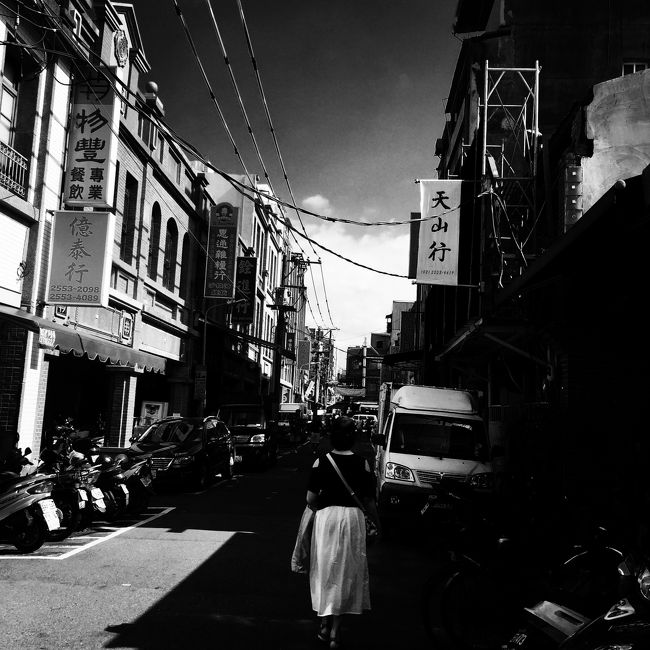 迪化街にいって妹がほしいと言ってた竹細工のお店に行きました。<br />「高建桶店」で妹はかばんを<br /><br />私は、かごに網がついてて虫がはいってこないようにするかご買いました。<br />確か１５０元くらいだったと。。。<br /><br />それで、乾燥野菜作ろうと思ってます（＾＾；