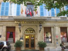 ホテルは「オテル・デュ・フォーロム」

フォーロム広場に面した建物。
