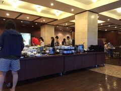 朝6:00からオープンの朝食会場 ラメールへ。
従業員の方々の明るい挨拶が気持ちの良い。