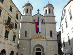 聖ニコラ教会。セルビア正教だそう。

○急ト○ピックスご一行様です。
一緒に入場観光かと思ったら、あっというまにどこかへ行ってしまいました。