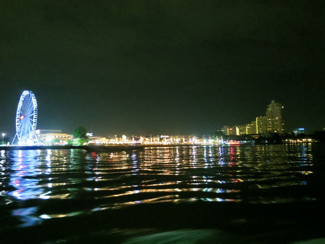 見えてきましたー！<br />15分くらい飛ばしたかな？<br />夜景クルーズ気分で気持ちいいですよ〜