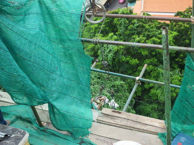 ペンキがカラカラと下から登ってきます