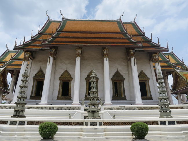 どこをどう歩くのやら？<br />アンコールワットの模型を観に行く気分的余裕が無かったので止めました