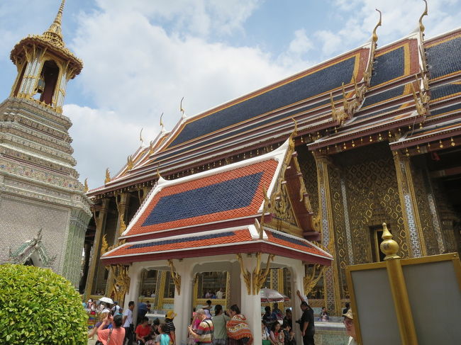 大陸からの方々も流石にバテてます。<br />日陰で休憩してます<br />あんなにどこでもエネルギッシュな方達が！！<br />そりゃ私なんて無理よー！