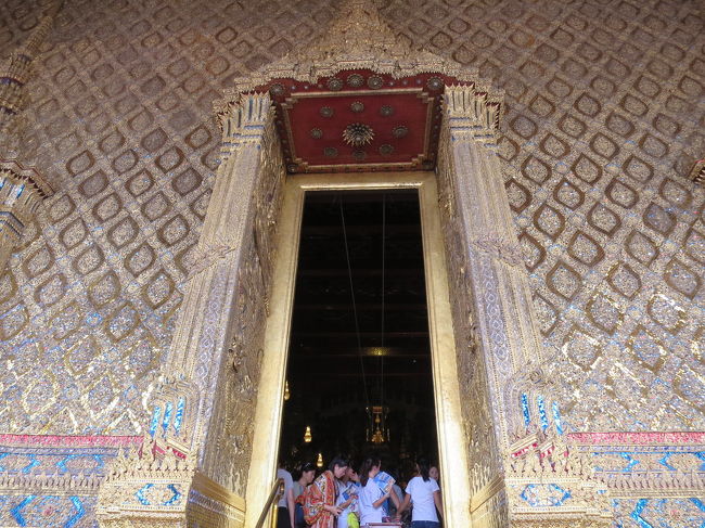 エメラルド仏はここです<br />その辺にあった日本語パンフレット地図とにらめっこして探しました！<br />外からなら撮影できると知り。<br />