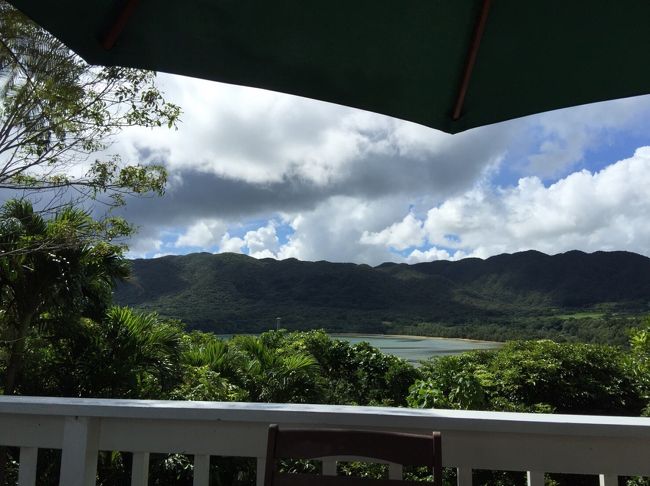 グラスボート後は川平湾近くのカフェに寄り、小休憩。