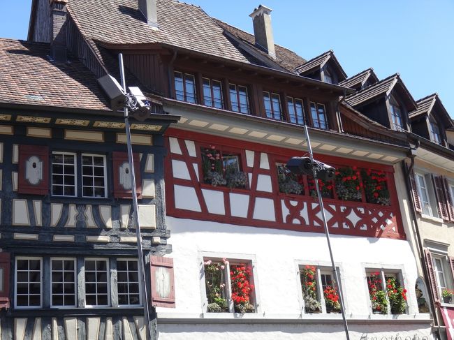 中世の雰囲気を残す木組みの建物がここでもたくさん見られました。