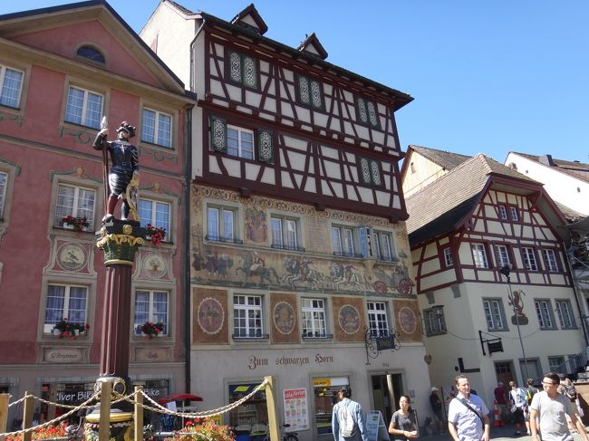 街の中心にあたり、観光客がたくさん。