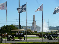 　ジェロニモス修道院のお向かいには、発見のモニュメントが見えています。

　とりあえずは修道院に入ってみましょう。