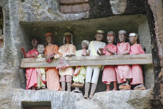 スラウェシ島 タナ・トラジャの旅(3)~岩窟墓 レモ スラウェシ島 タナ・トラジャの旅(3)~岩窟墓 レモ