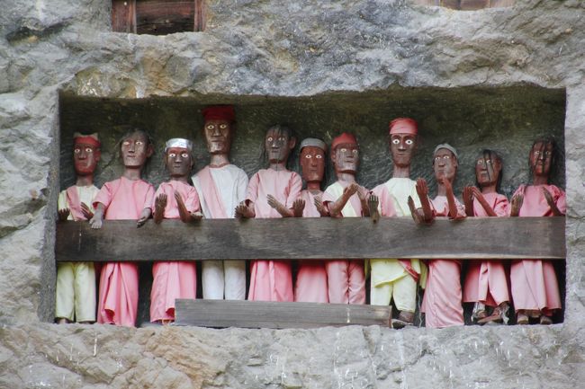 スラウェシ島 タナ・トラジャの旅(3)~岩窟墓 レモ スラウェシ島 タナ・トラジャの旅(3)~岩窟墓 レモ