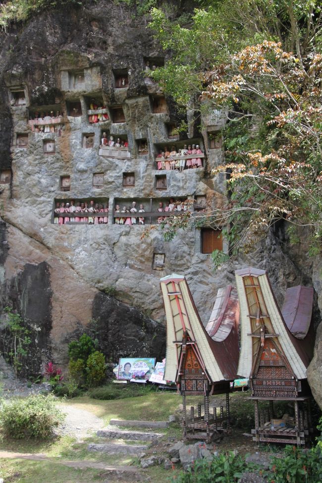 スラウェシ島 タナ・トラジャの旅(3)~岩窟墓 レモ スラウェシ島 タナ・トラジャの旅(3)~岩窟墓 レモ