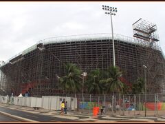 我々日本人からすると、全然、駄目なのに、「やればできるんだ。俺たちは！」とか胸を張るブラジル人.....。これはこの国の国民性だけが原因ではなく、この国の政治家たちの酷さ加減が大いに影響していると、個人的には思う....。

いつももっと早くから準備を始めればいいのに....と思う我々外国人は多い....。

この地で仕事をしていると、いつもその調子.....。あああ.....いい国なんだが.....ああああ....文化度も高く、潜在力も確かにすごいと思うのに.....でも....でもね......どうしてよ.....？

もっと、早くやろうよぉ〜......次回からは......。