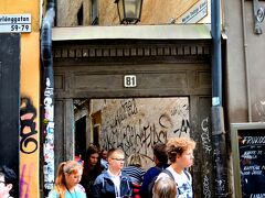 Marten Trotzigs grand

ここの前だけえらい人の山！しかもやかましい団体もいっぱいいて、何よここ？