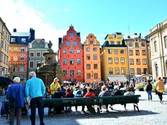 Stortorget（ストールトルゲット広場）

うひょ〜すごい人だなぁ@@;
お店が目当てでないなら、この広場だけに限らずガムラスタン散策は早朝が良さそうだ。