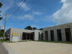 開店前の明石食堂です。
今日はここでは食べません。