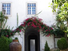 次は国立アズレージョ美術館へ

こちらもリスボアカードで入場

美術館へ行くためのトラムをしばらく待っていたのですが、来る気配がない上に
混雑していて冷房が効いていない事が予測されるので、バスで来ました

こちらは冷房が効いていて、すいていて快適！！