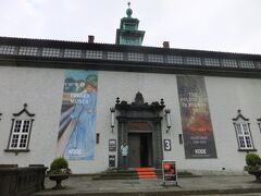 北欧最大級の美術館らしく、建物がいくつかに分かれている。17時閉館なので、すべてを回れなかった。ノルウェーは、夏は特に日が暮れるのは遅いのに、お店や観光施設が閉まるのが早い、気がする。 

