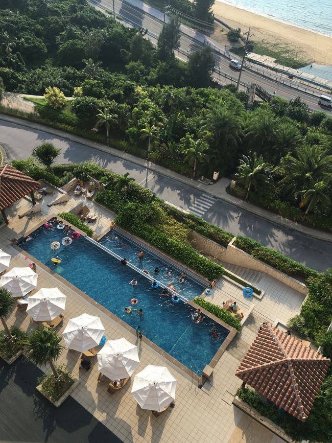 娘、早くプールへ行きたいけど、、<br />まずは腹ごしらえ。