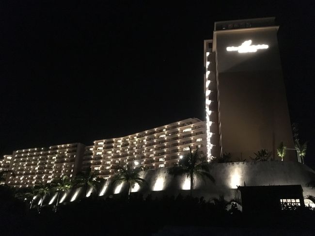 夜のホテル全景〜