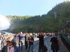 途中のショースフォッセン駅に到着。