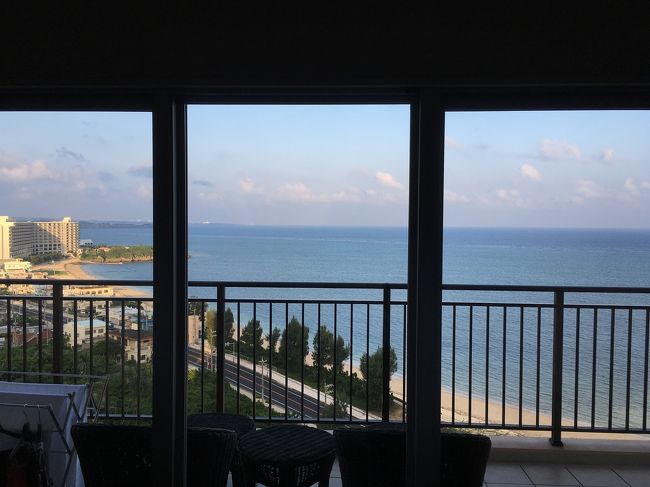 部屋から一面海で眺望抜群。