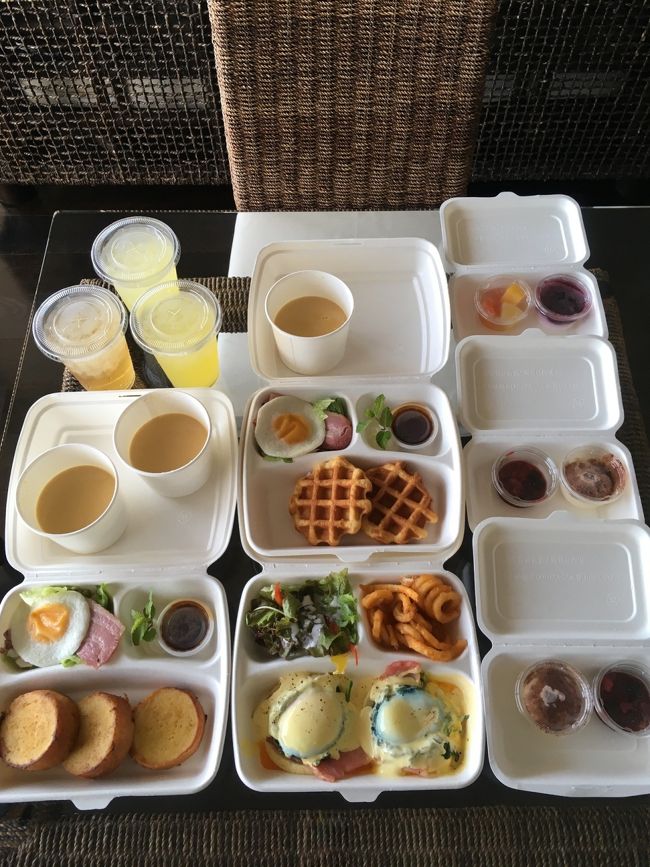 朝ご飯は、また2FのDeliでパパがプレートをテイクアウトしてきてくれました。6種類の中から選べるそうです。<br />今回、お部屋で出来るだけのんびりしたく、2回も同じお店でテイクアウトしました。