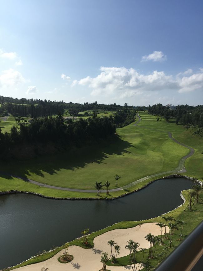 準備完了して、ママもプールへ浮きに行きます。